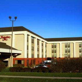 Welcome to the Hilton Hampton Inn Des Moines-Airport Hotel